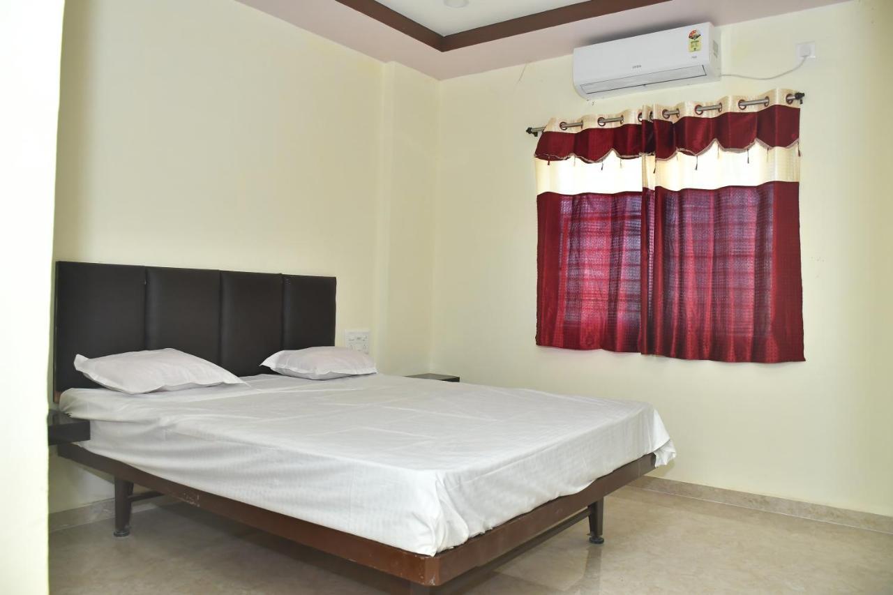 Hotel Kalika Residency Akalkot Exterior foto