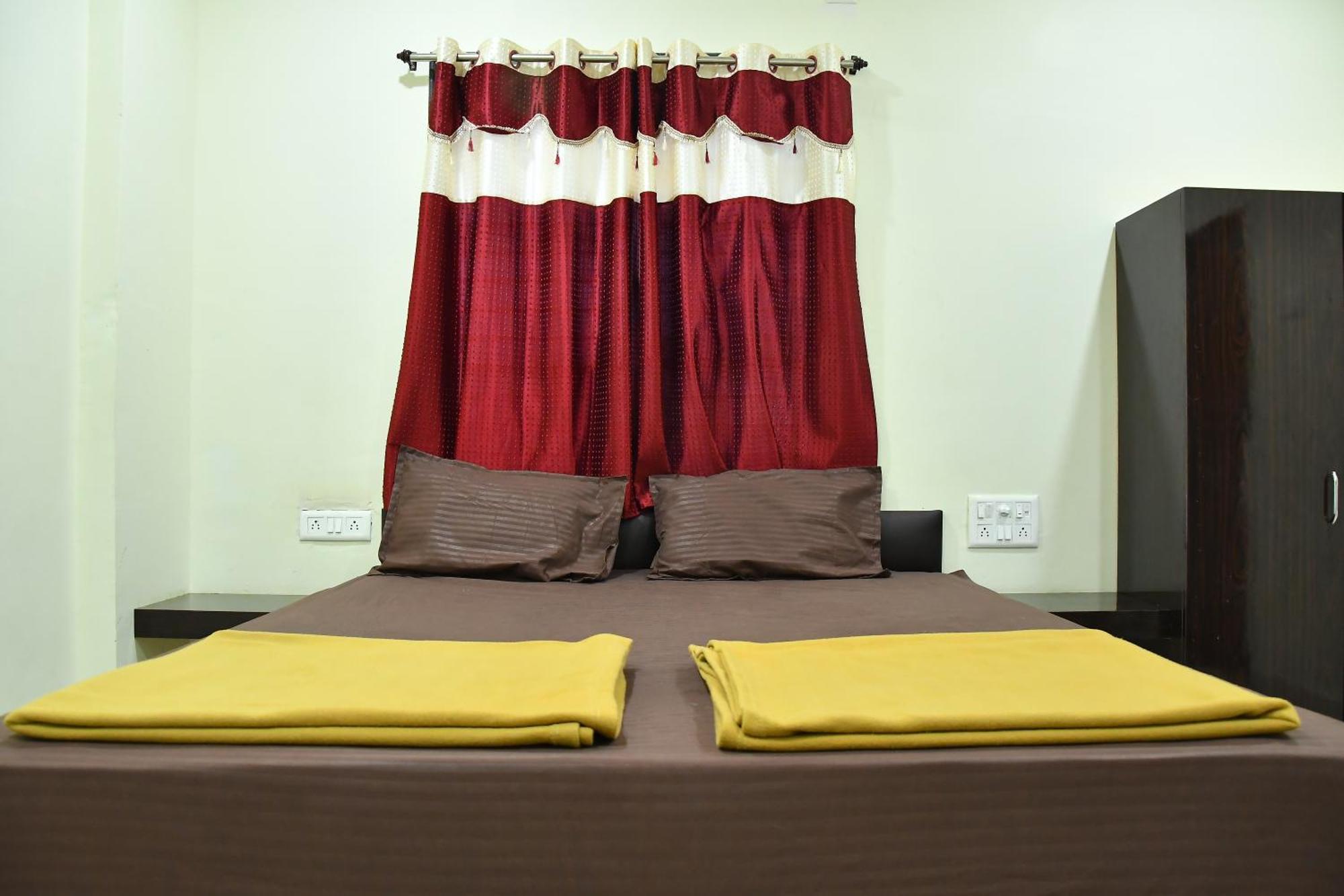 Hotel Kalika Residency Akalkot Exterior foto